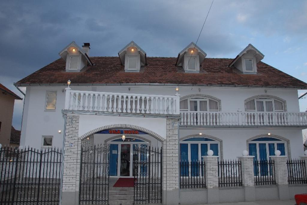 Guesthouse Vila Nova Morović Екстериор снимка