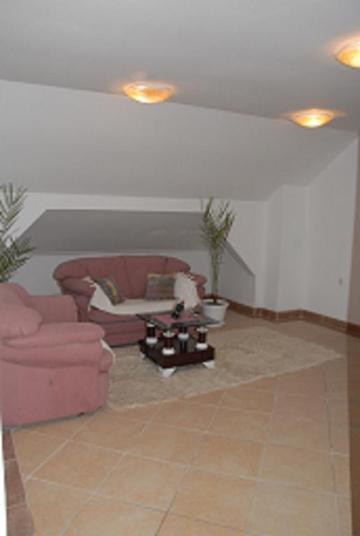 Guesthouse Vila Nova Morović Екстериор снимка