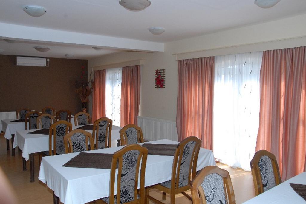 Guesthouse Vila Nova Morović Екстериор снимка