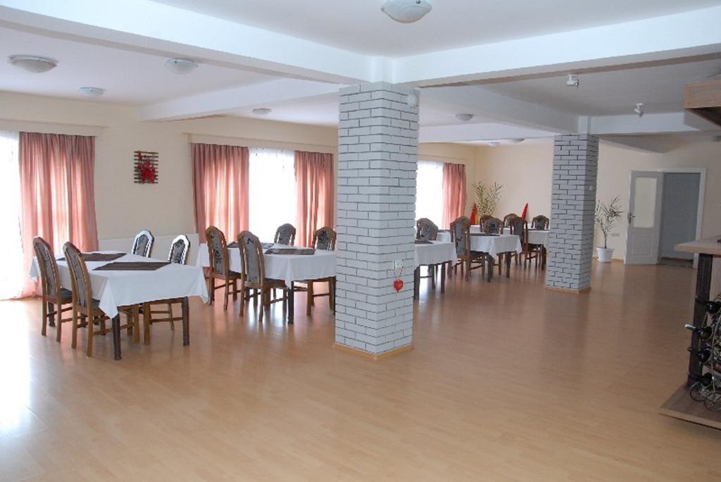 Guesthouse Vila Nova Morović Екстериор снимка