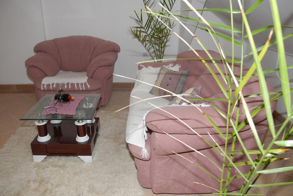 Guesthouse Vila Nova Morović Екстериор снимка