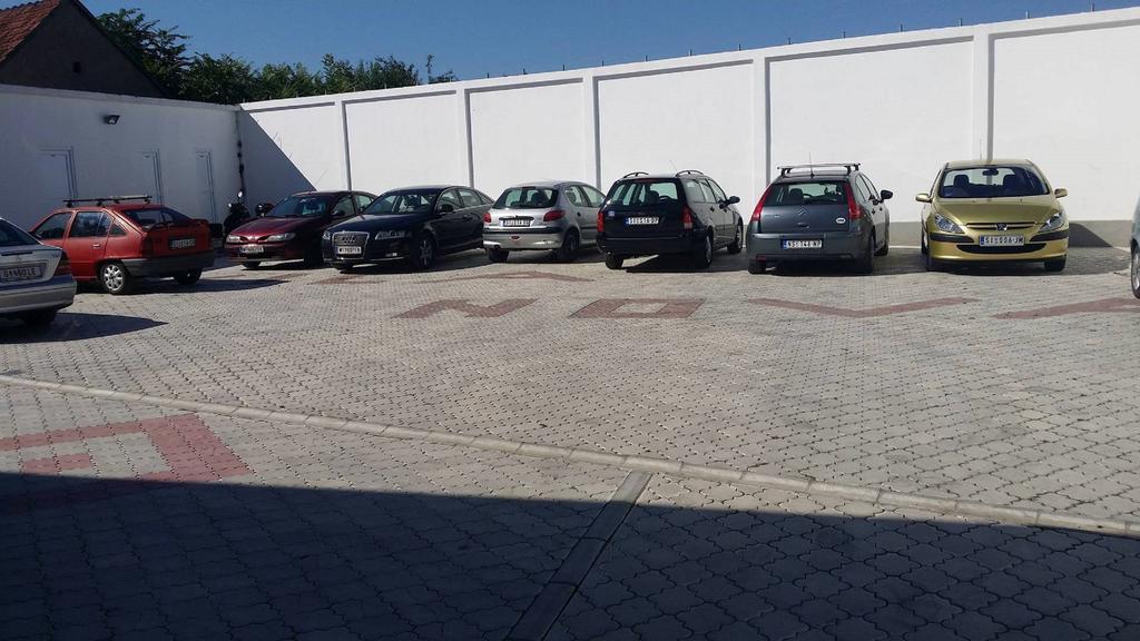 Guesthouse Vila Nova Morović Екстериор снимка