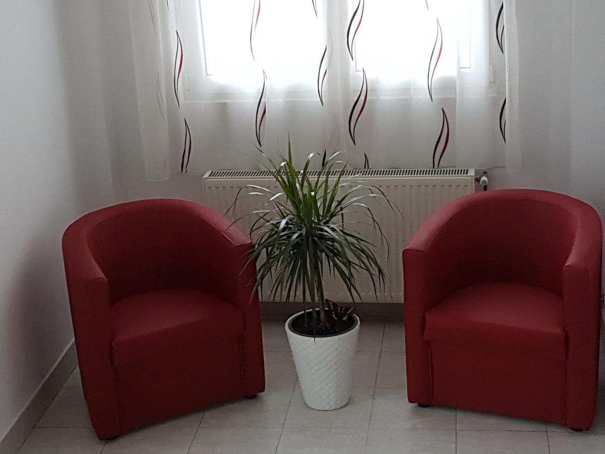 Guesthouse Vila Nova Morović Екстериор снимка